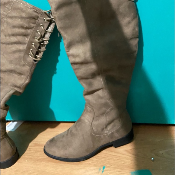 Tall boots that lace up in back - Picture 2 of 4